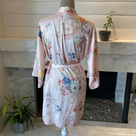 Flora Nikrooz Matte Charmeuse Pink Floral Kimono Robe Size M/L - Picture 9 of 14